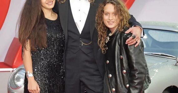 Lola Iolani Momoa with Nakoa-Wolf Momoa and their father, Jason Momoa.